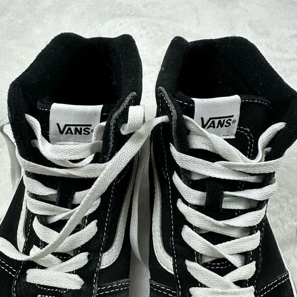 Vans Youth Size 7 Sk8 High Top Sneaker Classic Black and White - Picture 7 of 12